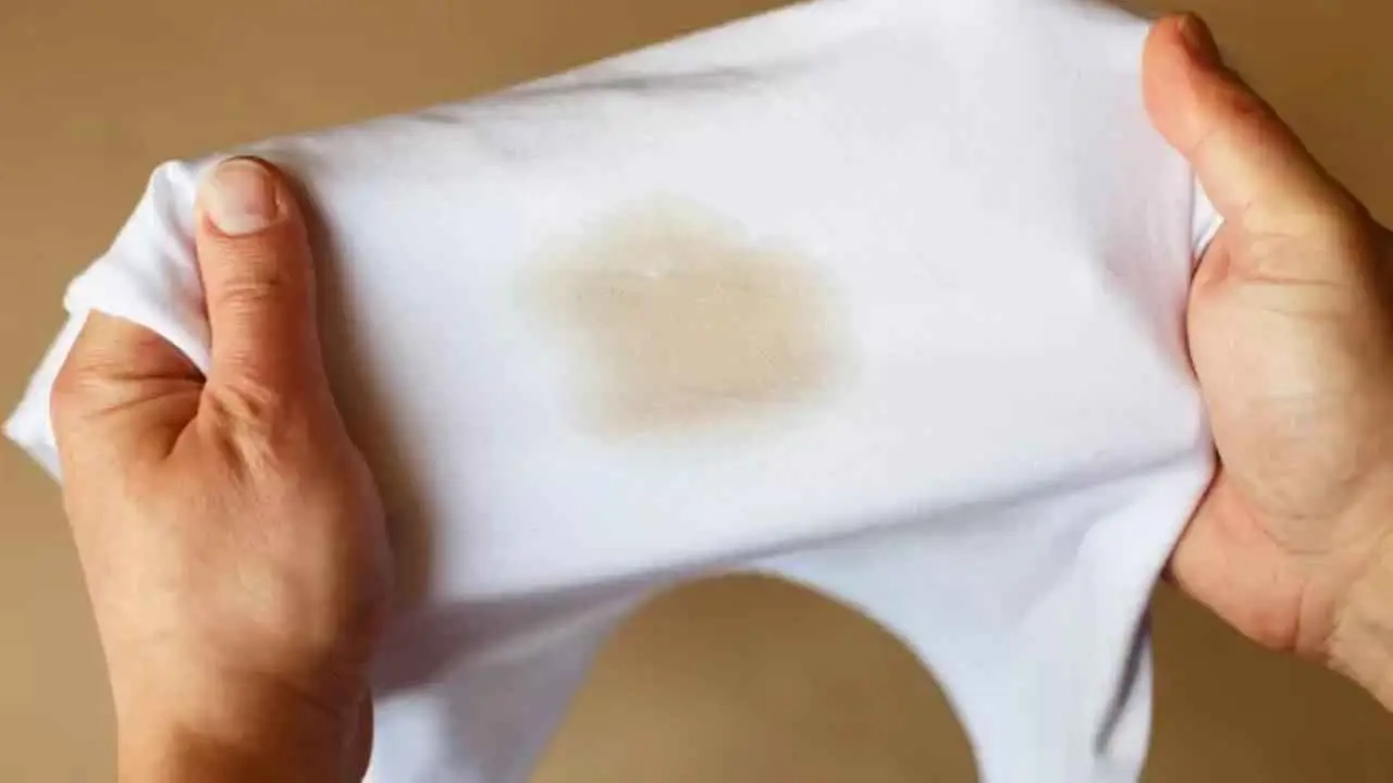 Come eliminare le macchie di crema solare dai tessuti