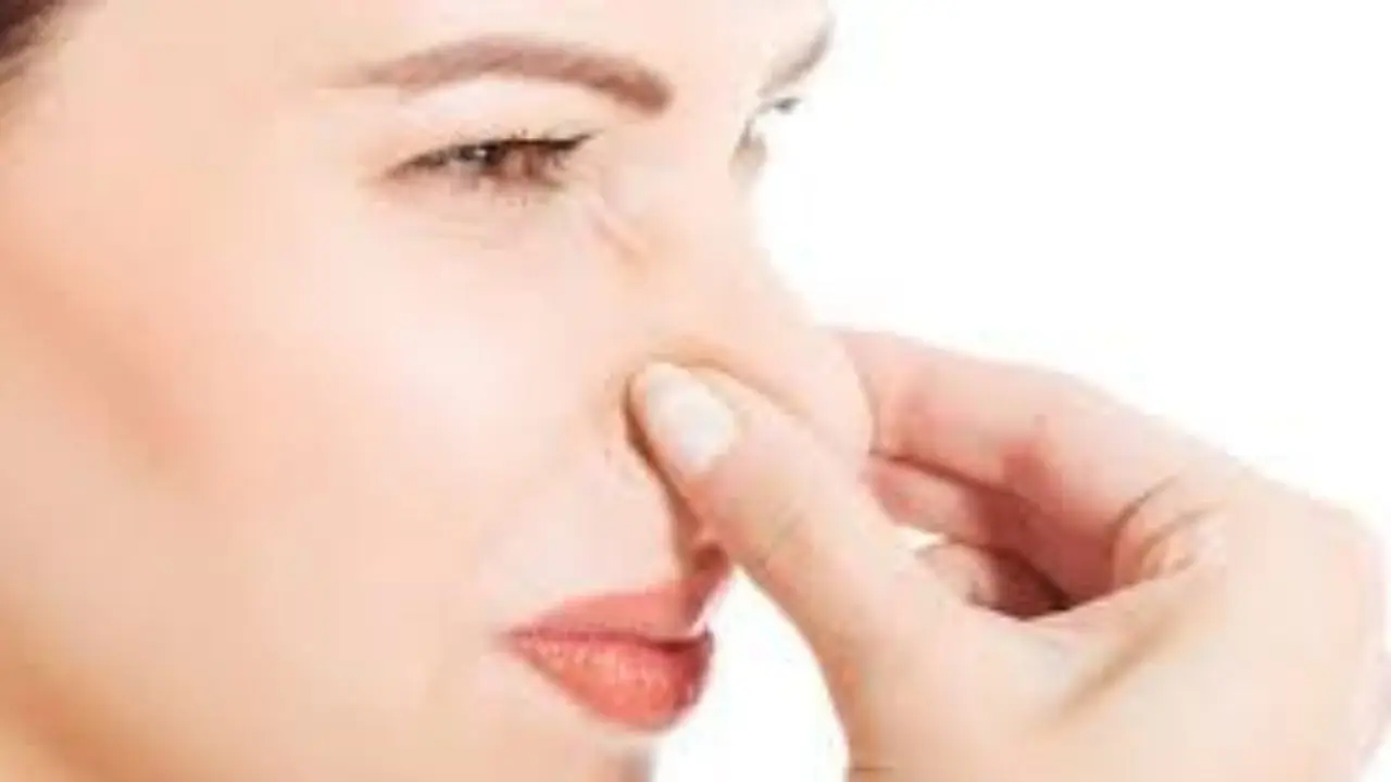 Come si fa a liberare il naso chiuso in un minuto? La tecnica di digitopressione che funziona